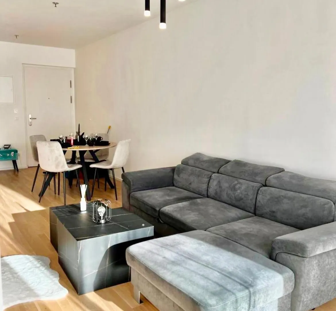 Belvedere White Apartment Vienna
