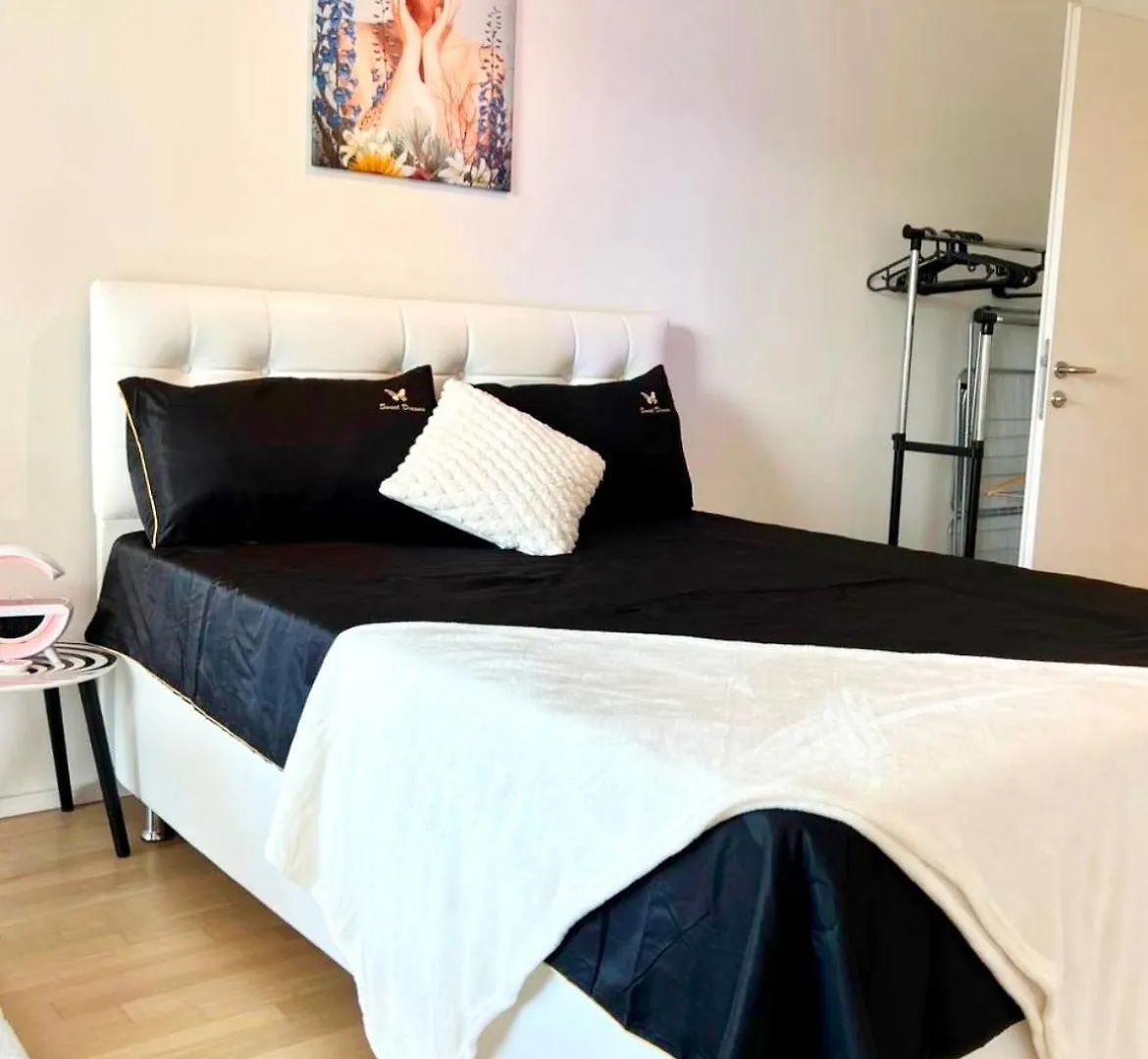 Belvedere White Apartment Vienna