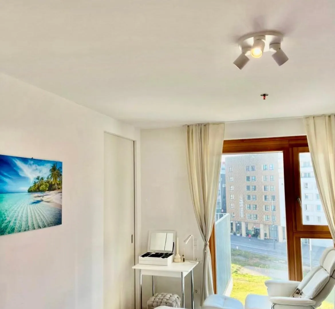 Belvedere White Apartment Vienna