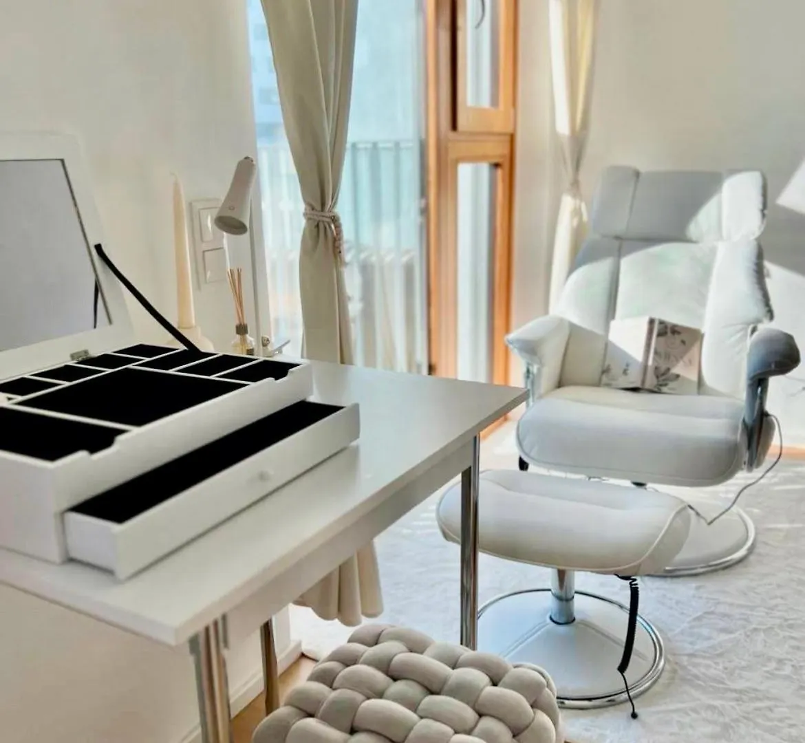 Belvedere White Apartment Vienna