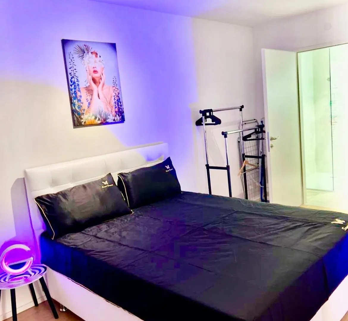 Belvedere White Apartment Vienna