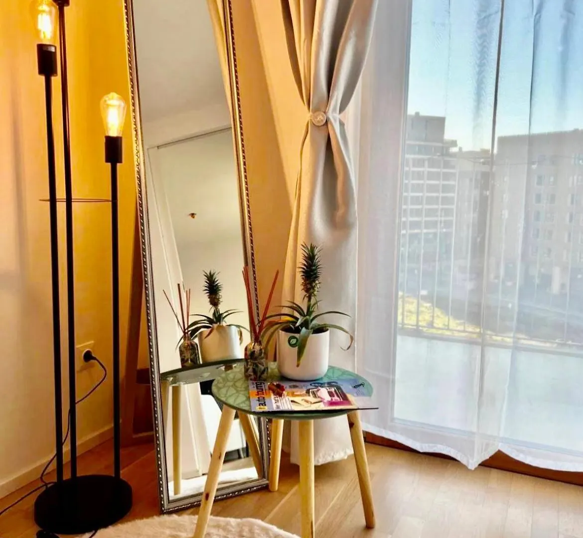 Belvedere White Apartment Vienna