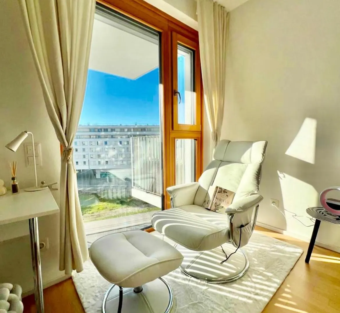 Belvedere White Apartment Vienna