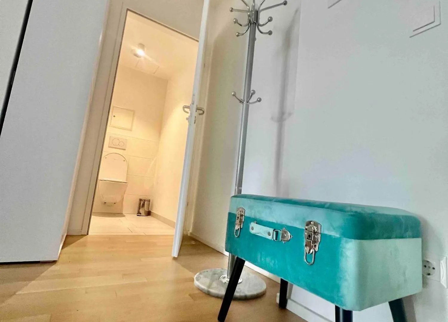 Belvedere White Apartment Vienna